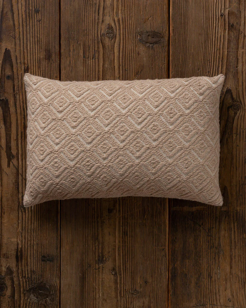 alicia adams alpaca mystic pillow, alpaca pillow, alpaca throw pillow, alpaca decorative pillow, alpaca vs cashmere, ivory and beige alpaca throw pillow
