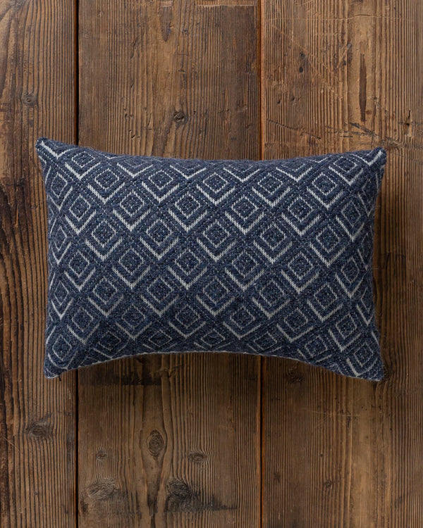 alicia adams alpaca mystic pillow, alpaca pillow, alpaca throw pillow, alpaca decorative pillow, alpaca vs cashmere, ivory and navy blue alpaca throw pillow